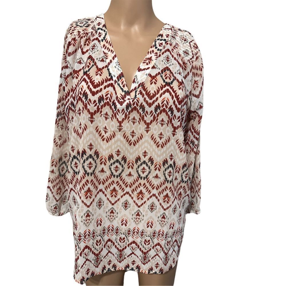 Beautiful Ann Taylor Womens Top Sz small Career Blouse V Neck 3/4 Sleeves Geomet